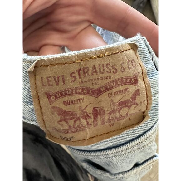 Levi's 501 Distress Jeans- W28 L26- Light Wash - Picture 5 of 6